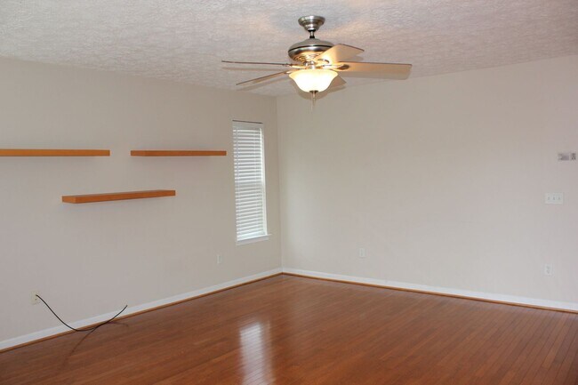 Building Photo - Two Master Suite Townhouse in Beacon Hill