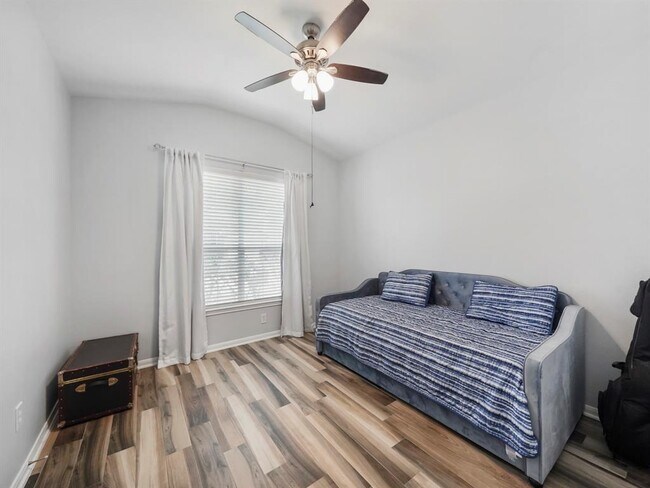 Foto del edificio - 21023 Kirkland Woods Dr