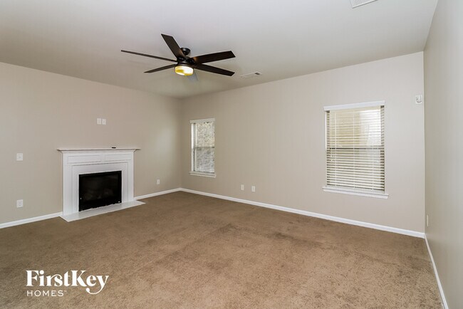 Foto del edificio - 356 Silver Oak Dr