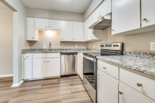 Building Photo - Charming Duplex in Fort Worth!