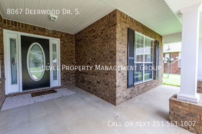 Foto del edificio - 8067 Deerwood Dr