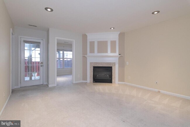 Foto del edificio - 6313 Burgundy Leaf Ln