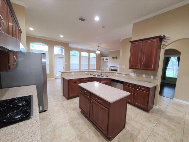 Foto del edificio - 7015 Pinefern Ln