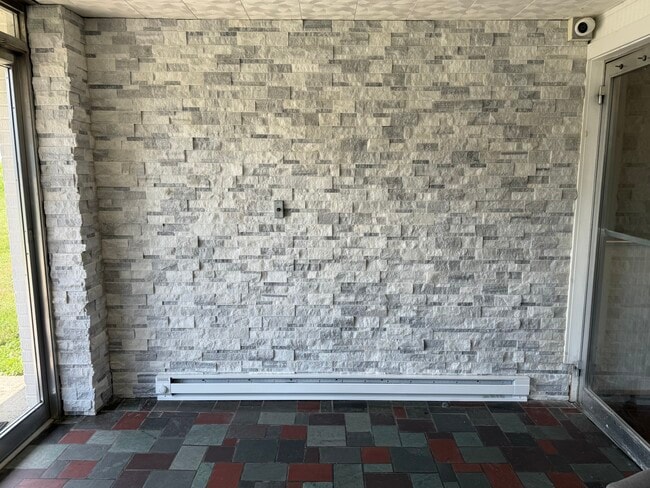 Lobby-Ledger Stone Accent Wall - 44 Leonard Ave