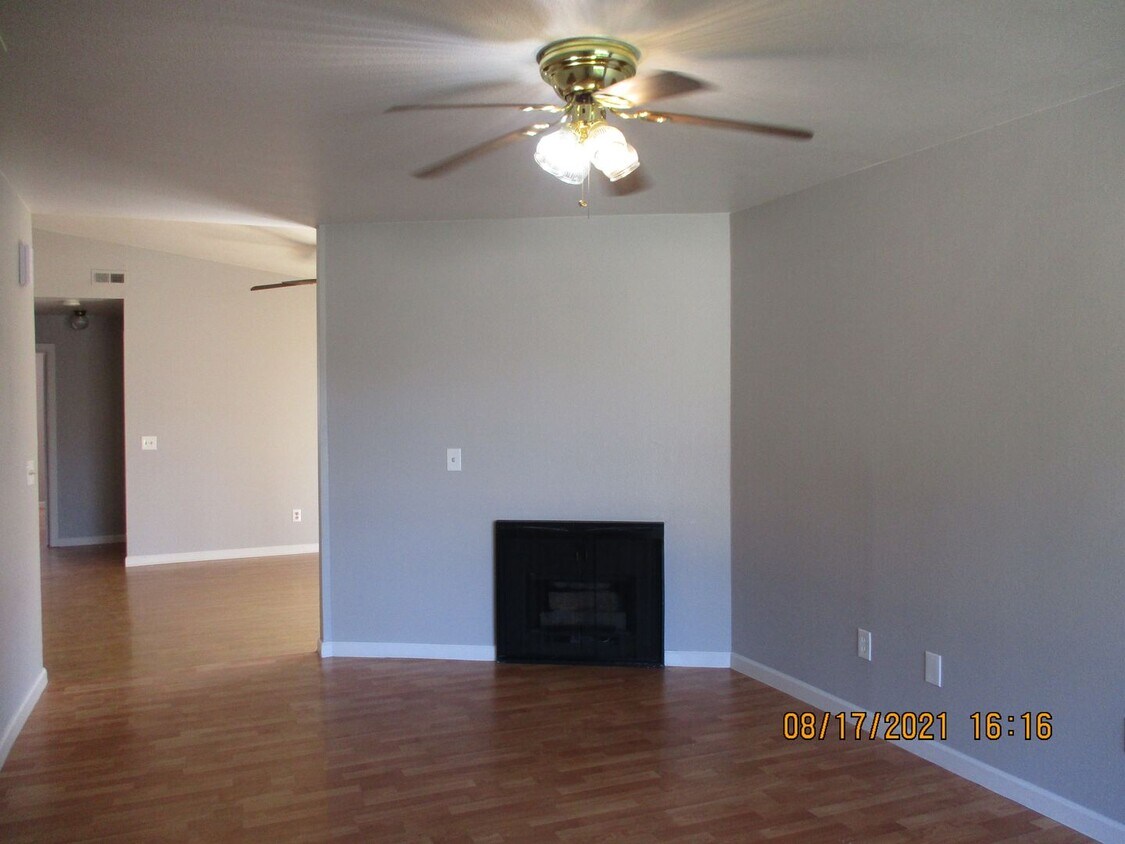 Building Photo - 2718-2716 GRIZZLY HOLLOW WAY