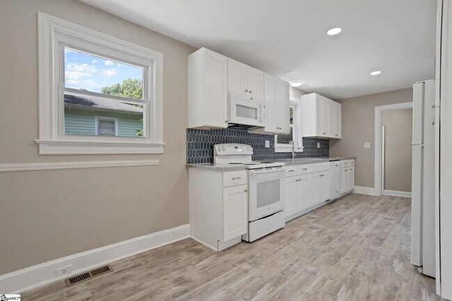 Foto del edificio - 3 Bedroom 2 Bathroom house