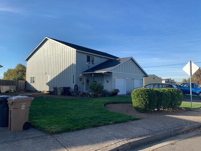 Building Photo - 858s9