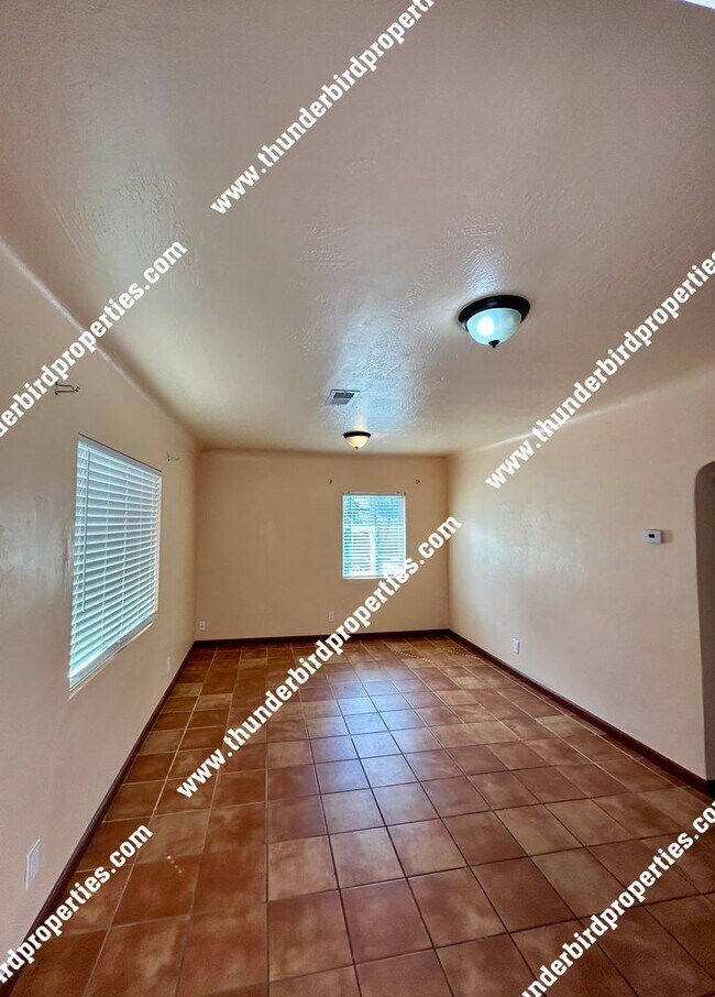 Building Photo - 1319 San Mateo Blvd SE