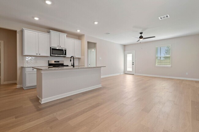 Foto del edificio - 1035 Rosewood Trl