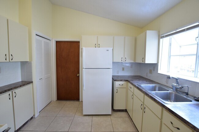 Building Photo - Charming 2 Bed 2 Bath Home for Rent in Orl...