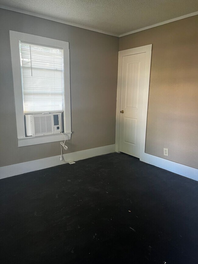 Building Photo - 2 Bedroom 1 Bath house