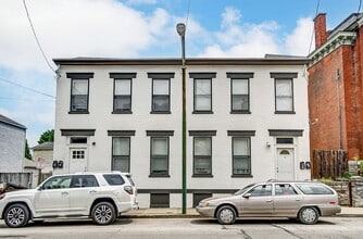 Building Photo - 816 Main St
