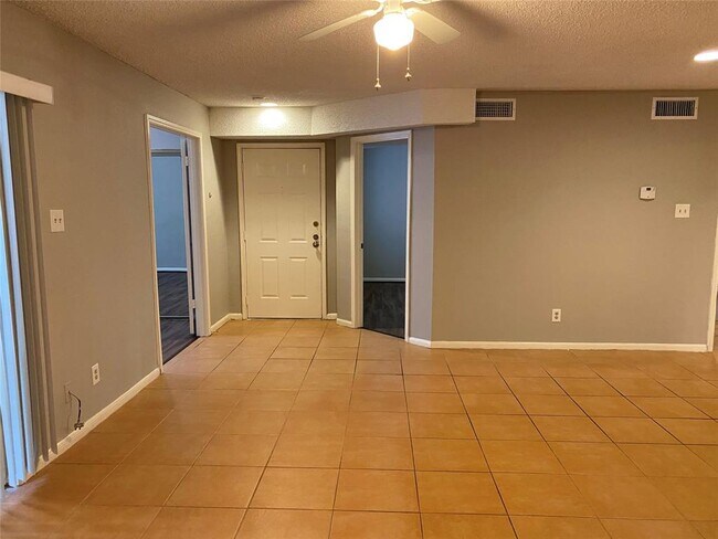 Building Photo - 2300 Old Spanish Trail