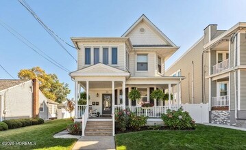 Building Photo - 353 Main St