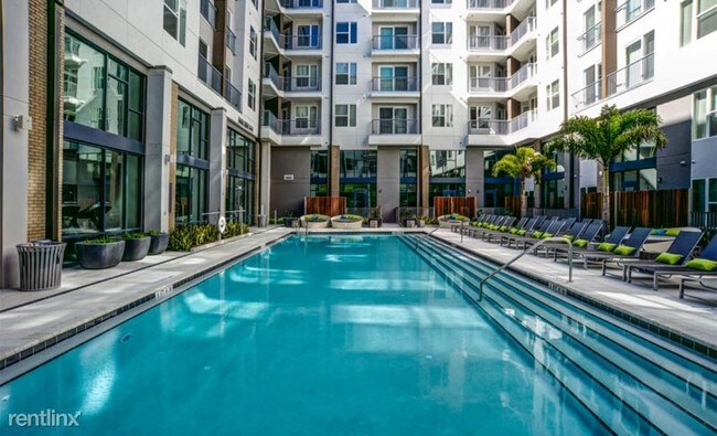 Foto del edificio - 480 S Orange Ave