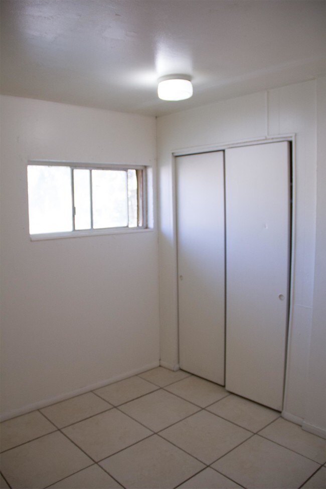 Building Photo - 518 W Saguaro St