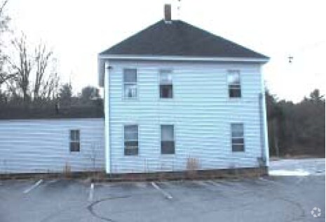 Building Photo - 3 Oak St