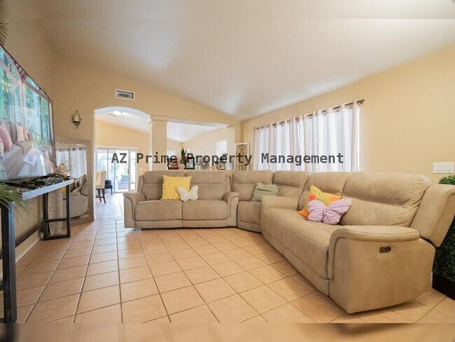 Foto del edificio - 15647 W Watkins St