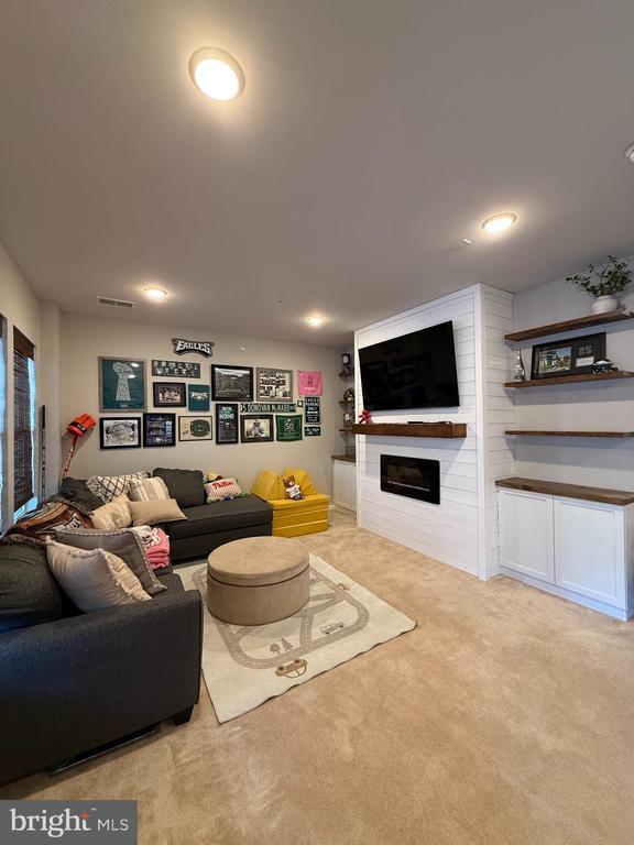 Building Photo - 31 Par Ln