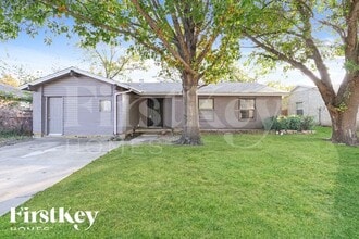 Building Photo - 3205 Hanover Dr