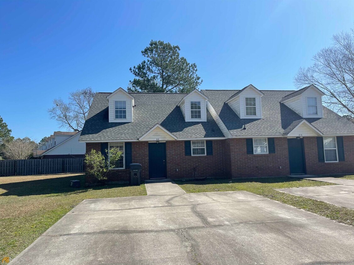 214 Madison Ave, Saint Marys, GA 31558 Townhome Rentals in Saint