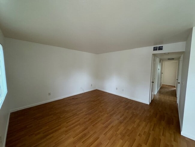 Building Photo - Yukon Dr. Duplex