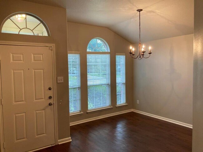Foto del edificio - 818 Richview Dr