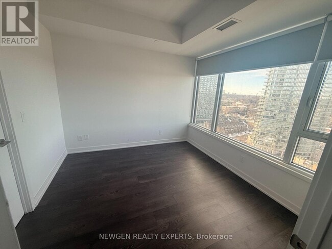 Building Photo - 1926 Lake Shore Blvd W