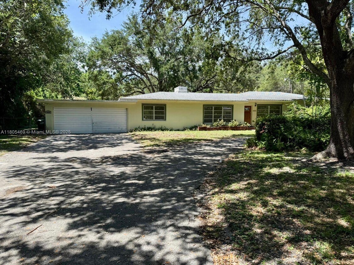 Foto principal - 8055 SW 122nd St