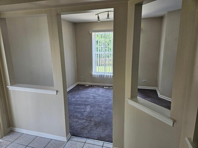 Building Photo - 1042 Viewpoint Dr