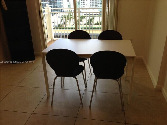 Foto del edificio - 185 SE 14th Terrace