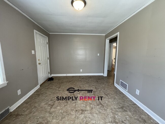 Building Photo - 2 Bedroom Near Campus Available Now!