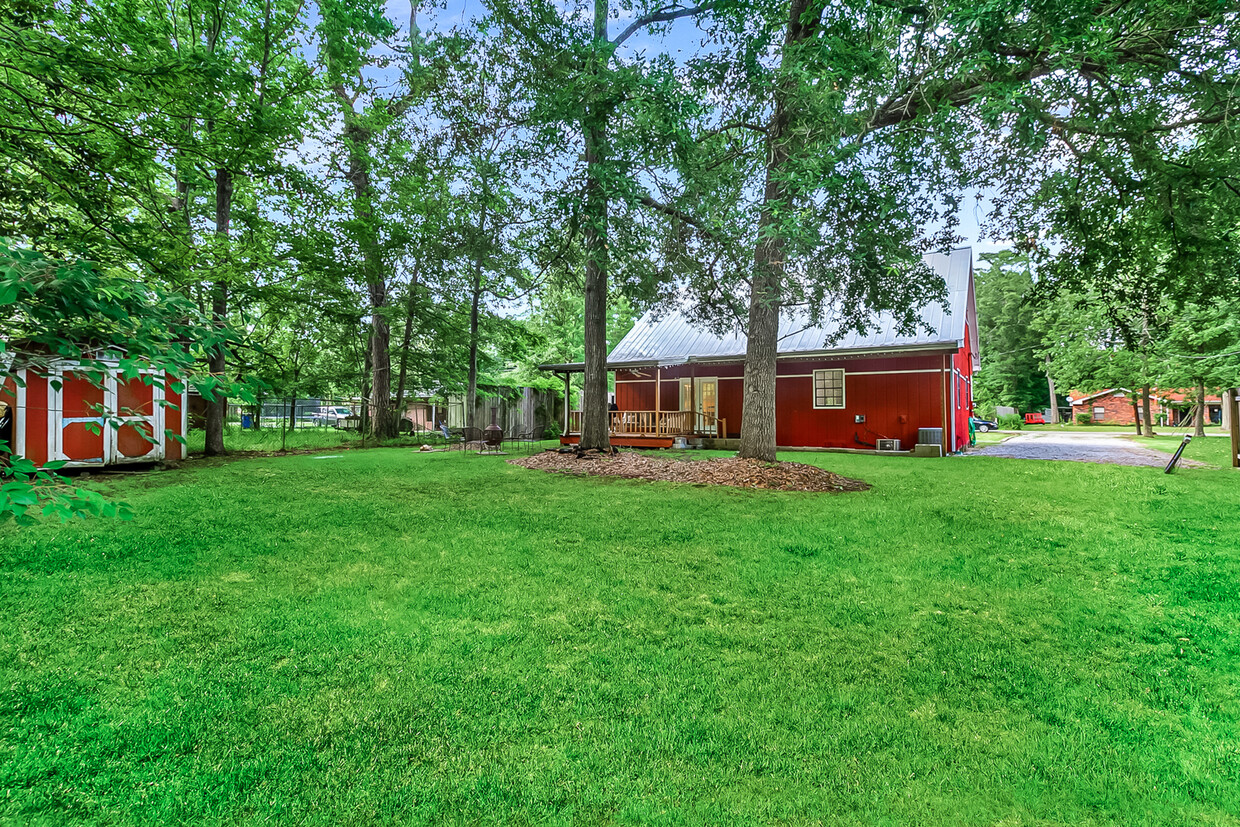 Rear yard - 1930 Dupard St