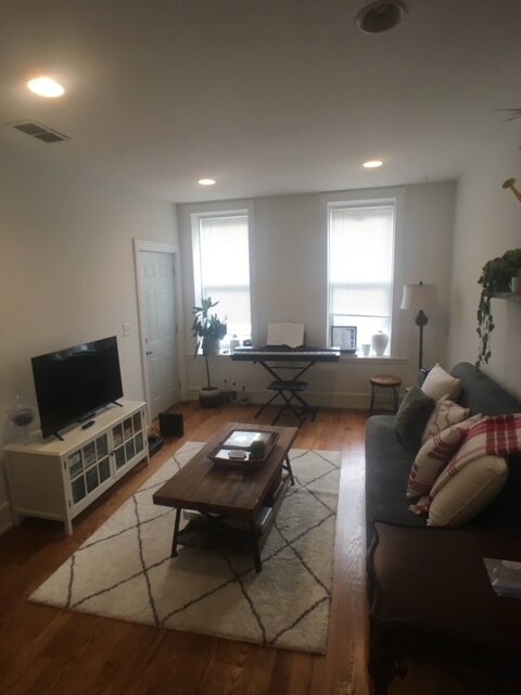 Foto del edificio - 2151 N Bell Ave