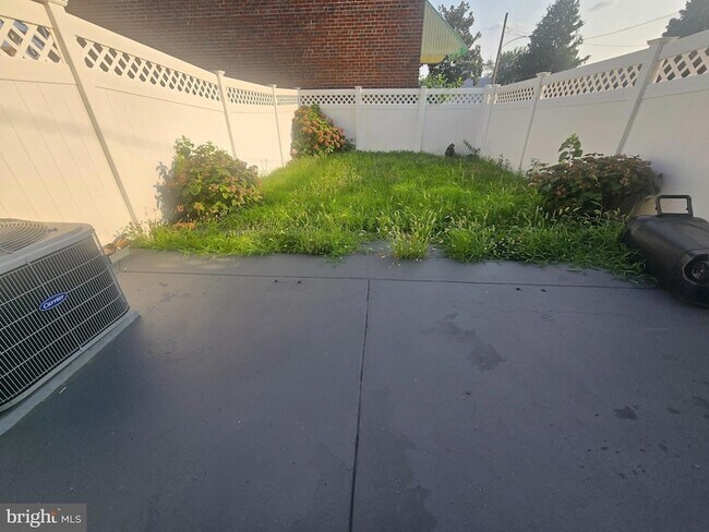 Foto del edificio - 1116 W Oxford St