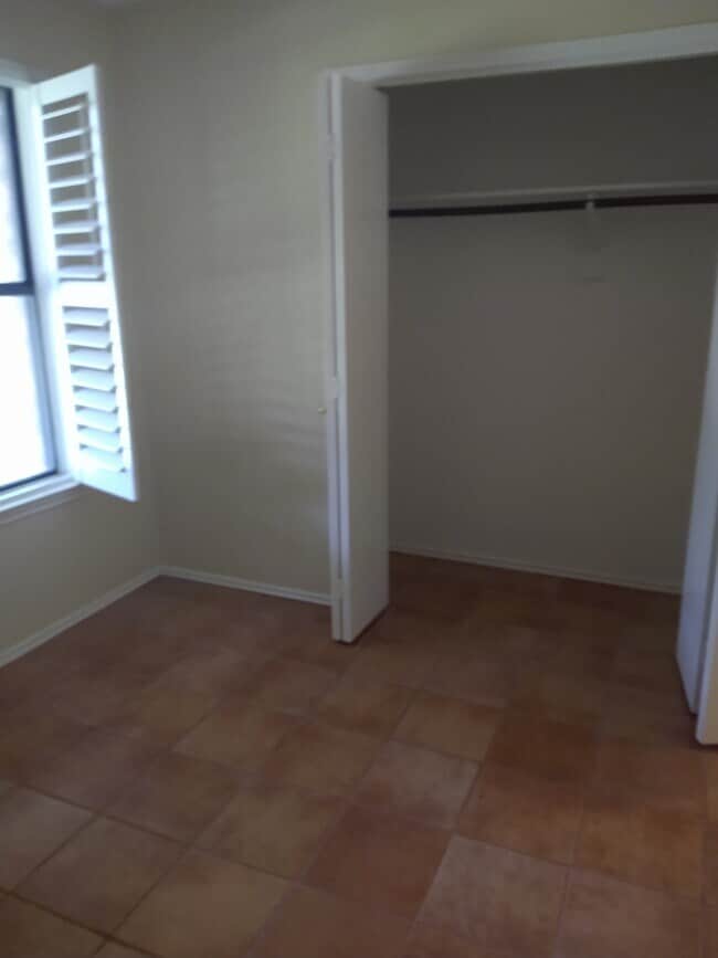 Building Photo - 1636 Kingspoint Dr