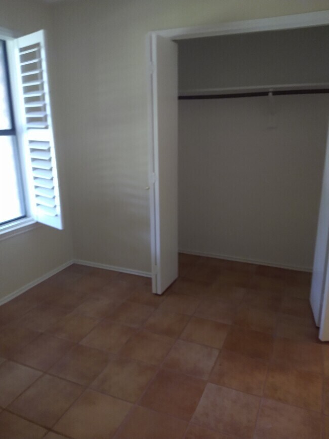 Foto del edificio - 1636 Kingspoint Dr