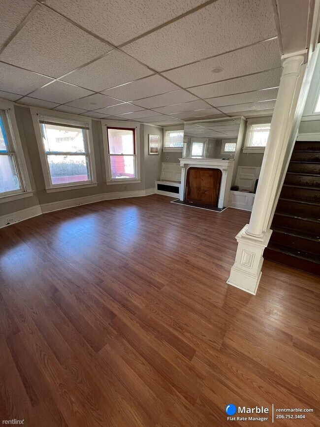 Building Photo - 7 br, 3 bath House - 10624 Grantwood Ave