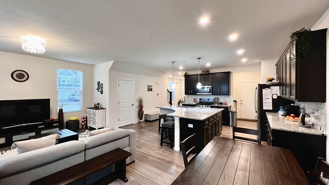 Building Photo - 538 Watercress Dr