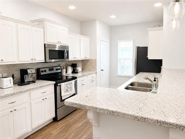 Foto del edificio - 3420 Summerway Dr