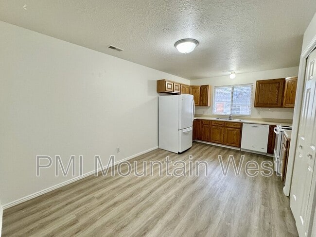 Building Photo - 49 S 200 W