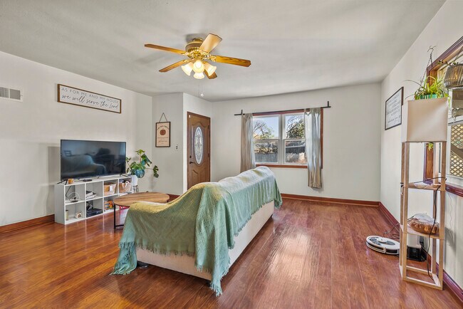 Foto del edificio - 1522 W 9th St