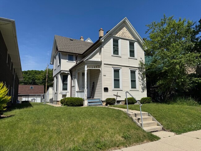 Building Photo - 2429 N Oakland Ave