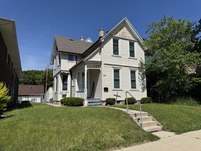 Building Photo - 2429 N Oakland Ave