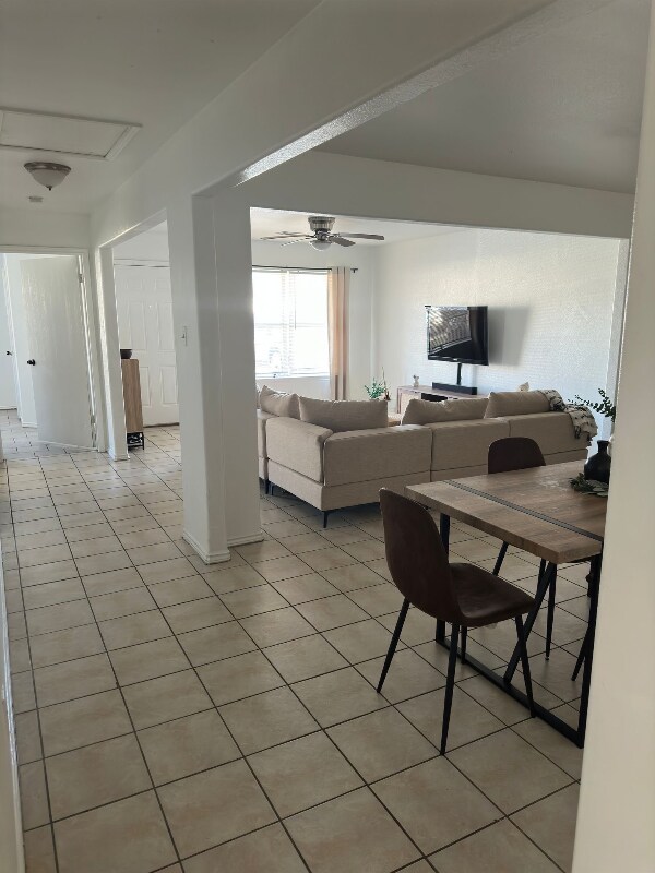 Foto del edificio - 7643 Oak Chase