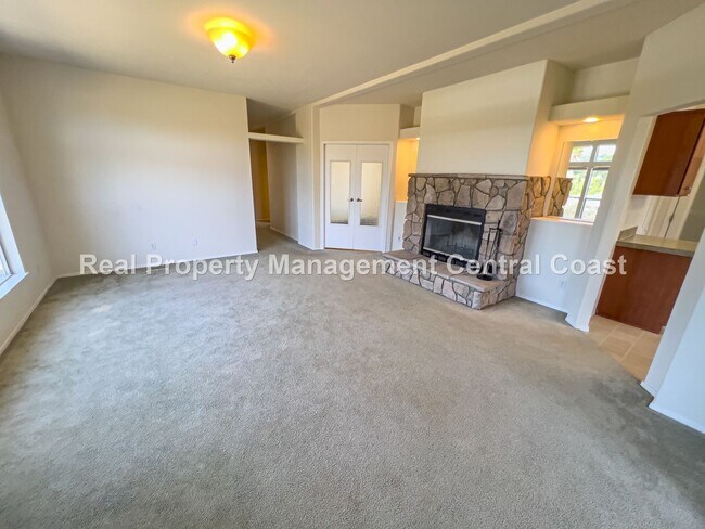 Building Photo - LEASE PENDING- Spacious Home in Bayview He...