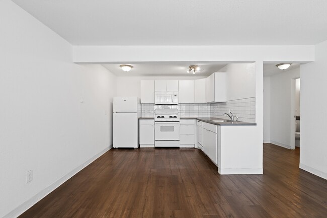 Building Photo - 2800 W 26th
