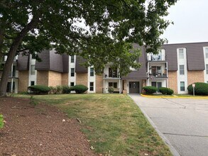 Building Photo - 14 Shadowbrook Ln