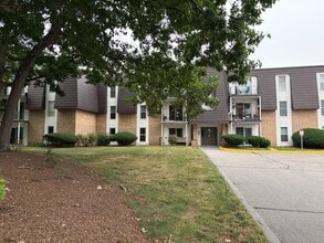 Building Photo - 14 Shadowbrook Ln