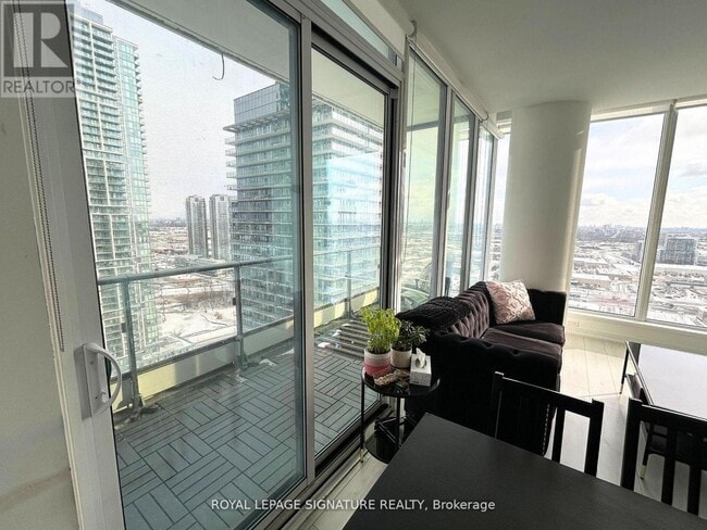 Photo du bâtiment - 950 Portage Pkwy